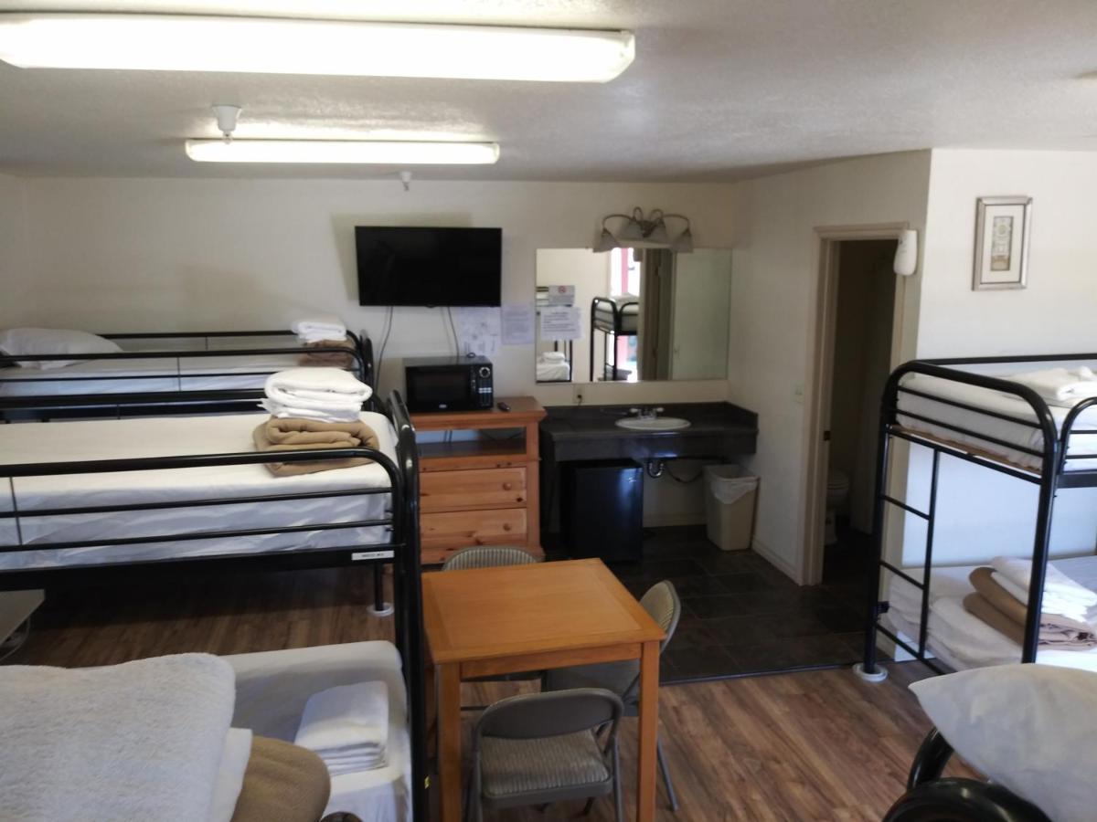 Whitney Portal Hotel And Hostel Lone Pine Bagian luar foto