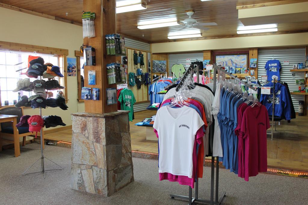 Whitney Portal Hotel And Hostel Lone Pine Bagian luar foto