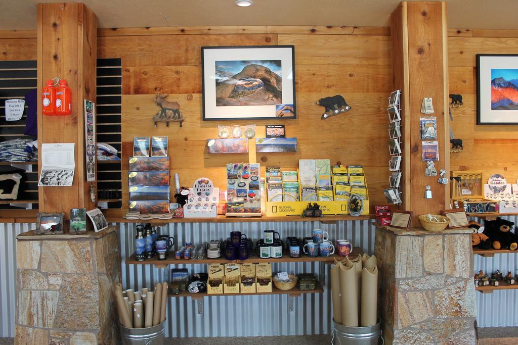 Whitney Portal Hotel And Hostel Lone Pine Bagian luar foto
