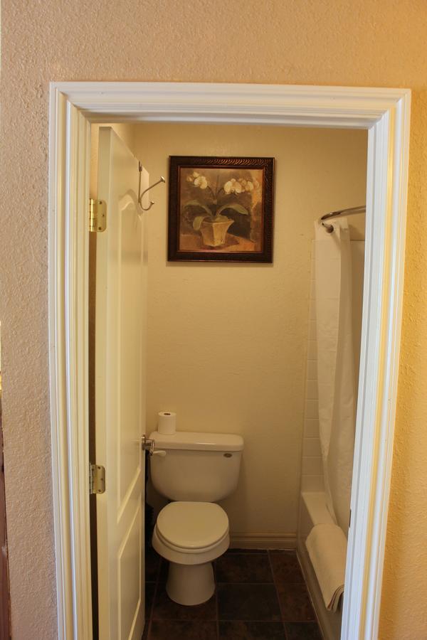 Whitney Portal Hotel And Hostel Lone Pine Bagian luar foto